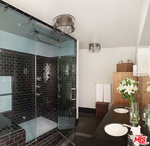 Building Photo - 1645 Vine St