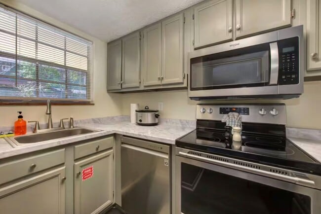 Building Photo - 260 Roaring Fork Rd