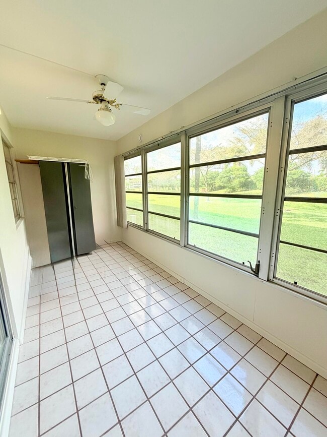 Building Photo - 1004 Newcastle A