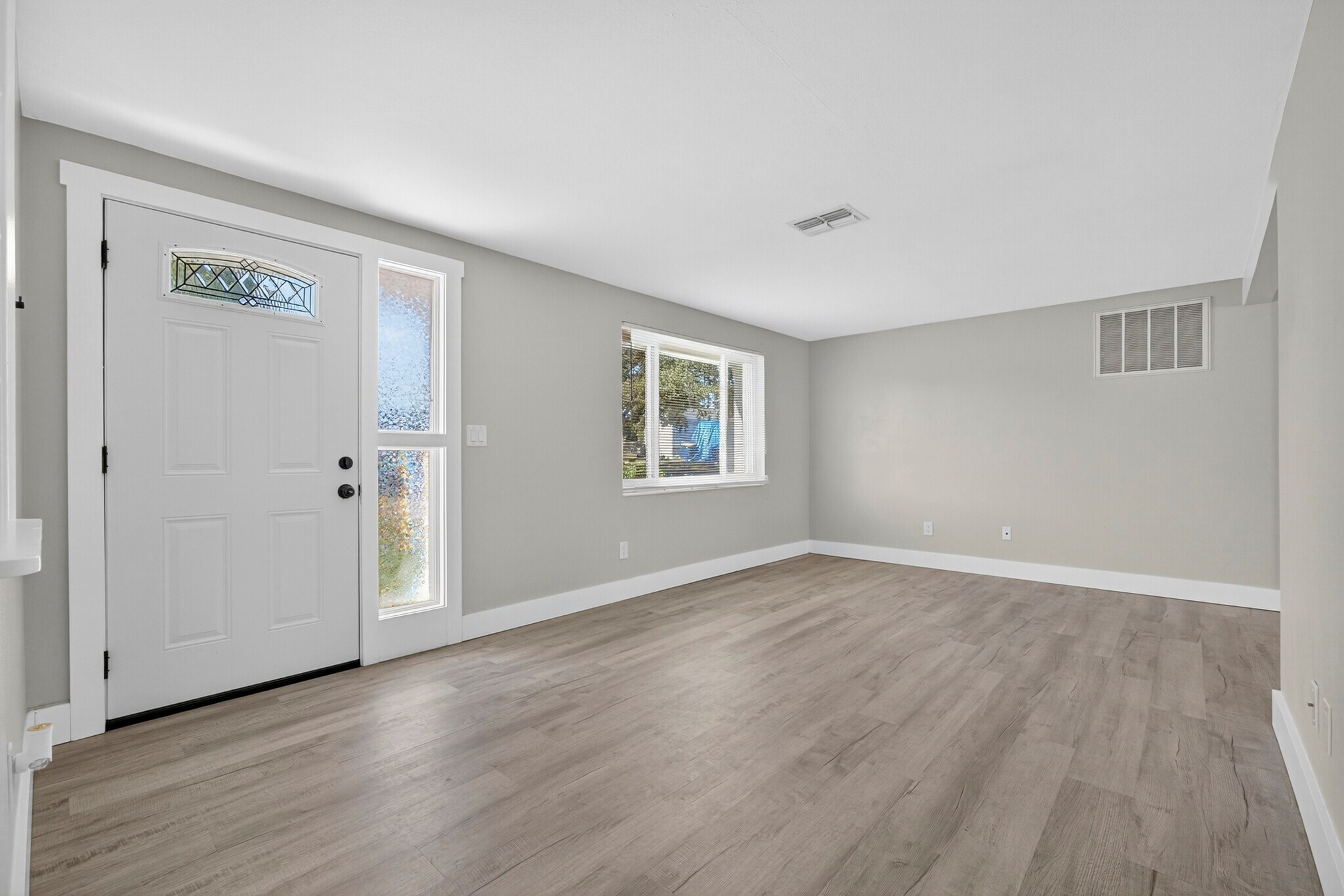 Building Photo - 3624 Oakhurst Dr