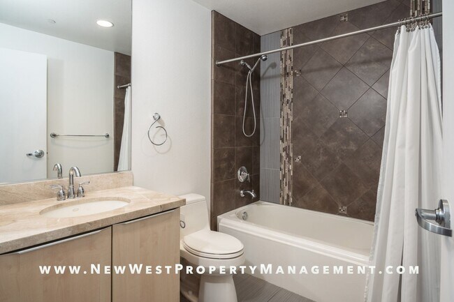 Building Photo - Modern East Village Loft at M2i, Small Pet OK! Available Now!