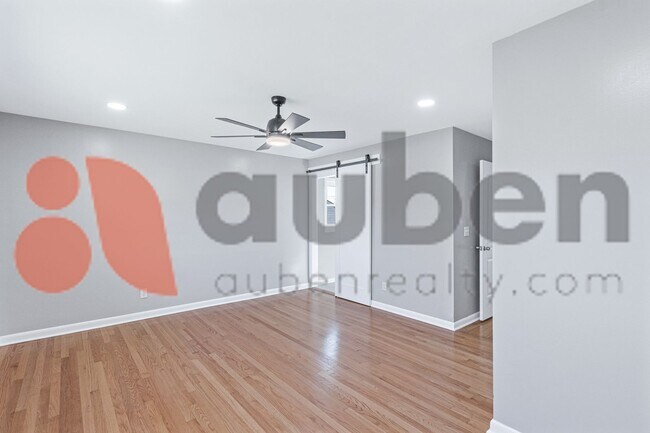 Building Photo - 4430 Lilac Ln