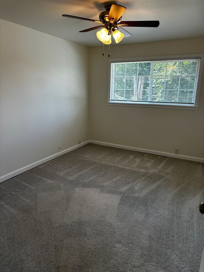 Building Photo - 3Bd/1.5Ba Renton House
