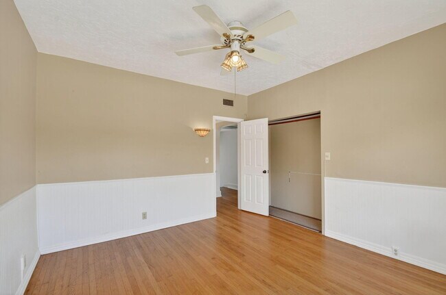 Building Photo - 322 Cornell Dr