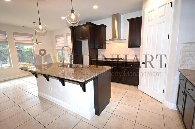 Building Photo - 11348 N Via Ventana Way