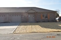 Building Photo - 821-833 W 7th St