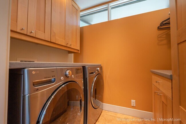 Building Photo - Custom Silicon Valley Modern Dream Home Av...