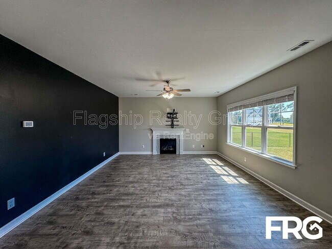 Building Photo - 208 Coffman Dr