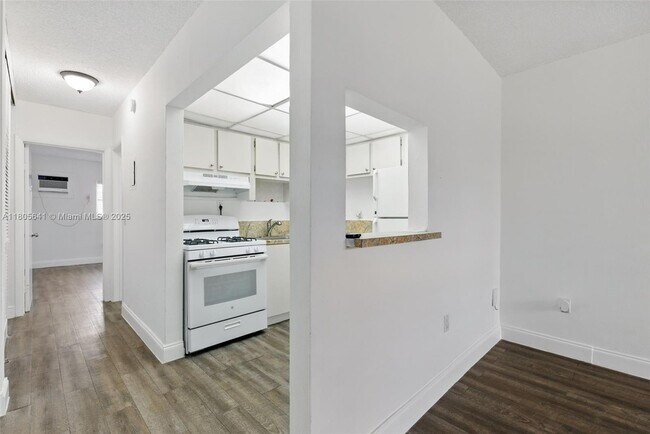 Building Photo - 465 E 28th St