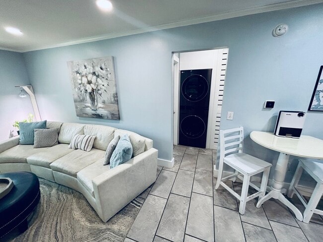 Building Photo - 2 Bedroom, 2 Bathroom Condo in Woodscape -...