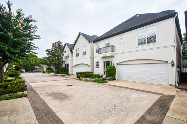 Building Photo - 2124 Nantucket Dr