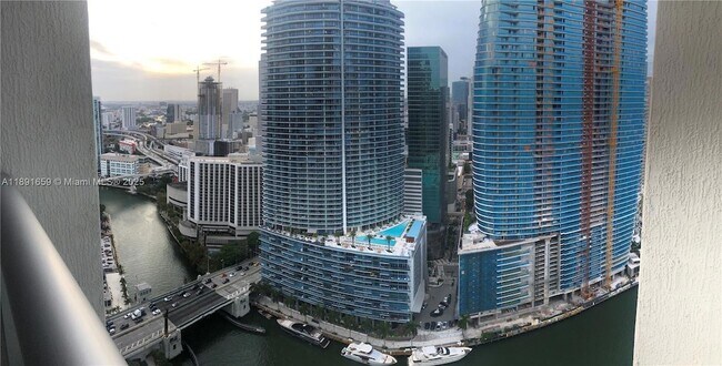Building Photo - 475 Brickell Ave
