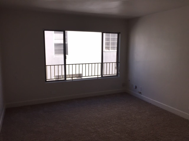 Building Photo - 10982 Roebling Ave