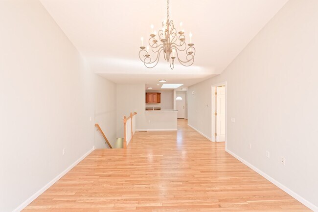 Building Photo - 21 Surrey Dr