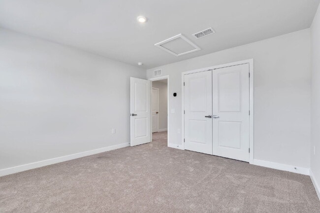 Building Photo - Modern Comfort: 3 Bed, 2.5 Bath Townhome + Primary on Main $1,995/mo rent