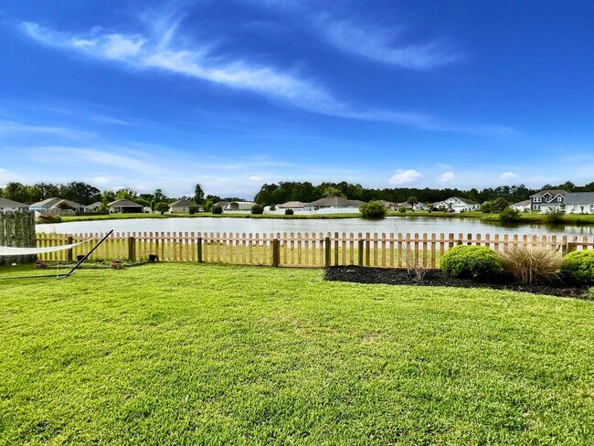 Building Photo - 5 bedroom home with fenced in yard!!!