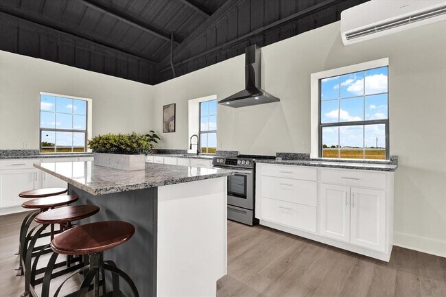 Building Photo - 261 Co Rd 423