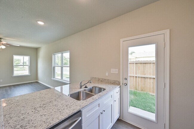 Building Photo - NO ADMIN FEE- SAVINGS OF $300.00!