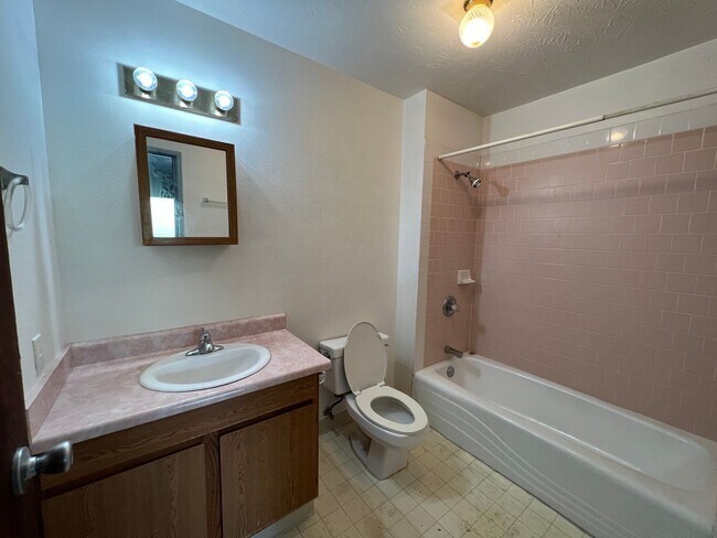 Building Photo - 2345a Anini Pl