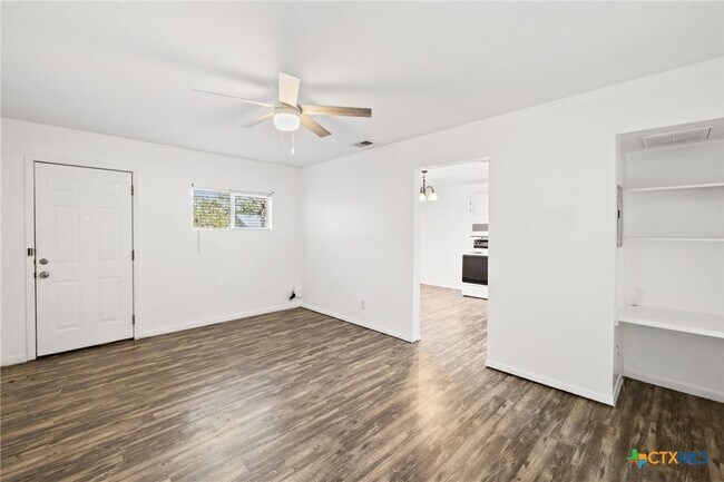 Building Photo - 322 Oakwood Loop