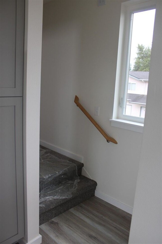 Building Photo - 2 bedroom 2 bathroom Brand New Triplex!