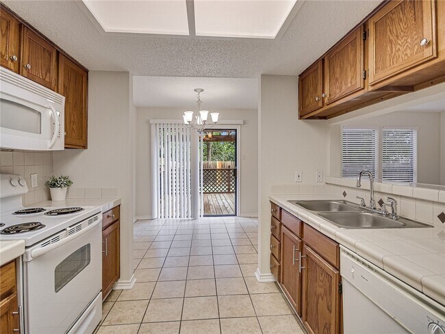 Spacious Kitchen - 6708 Gold Moss Cv
