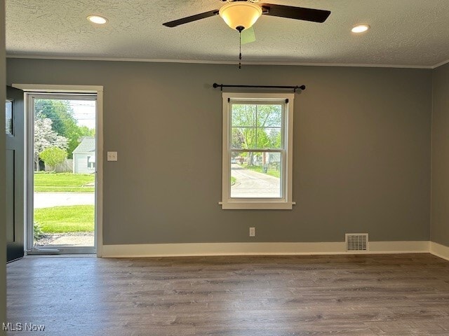 Building Photo - 2553 Edgebrook Ave