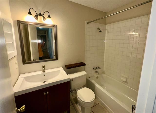 Building Photo - 3411 Bellview Dr