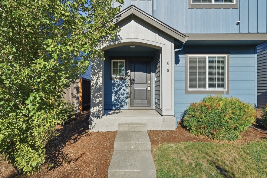 Building Photo - 619 NE 137th Ave