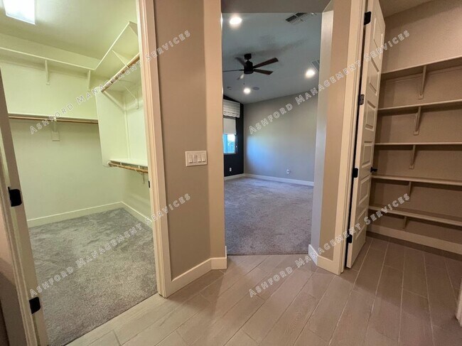 Building Photo - BEAUTIFUL 3 BEDROOM 2 BATHROOM HOME IN PEORIA