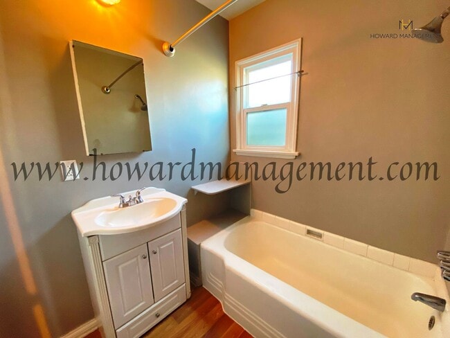 Building Photo - Lovely home with extra large backyard, con...