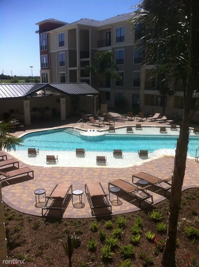 Building Photo - 1 br, 1 bath Condo - 11200 Broadway St Fla...