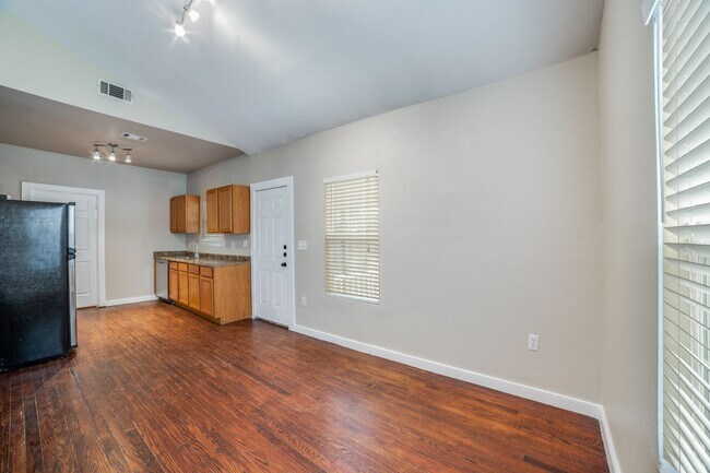 Building Photo - TOBIN HILL COTTAGE