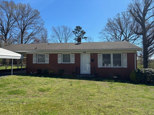 Building Photo - 3 bed, 1 bath brick home located in Asheboro