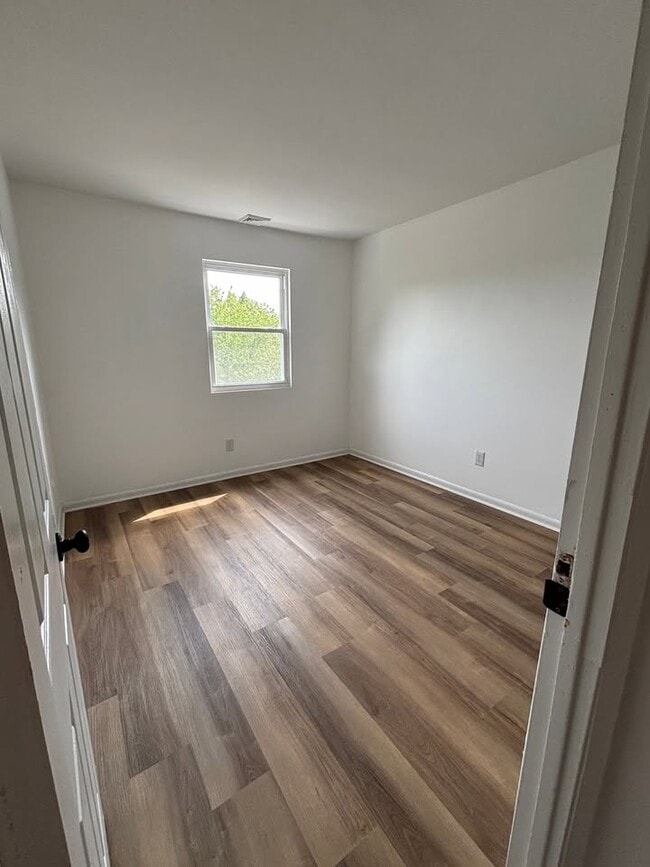 Building Photo - 163 Salem Rd