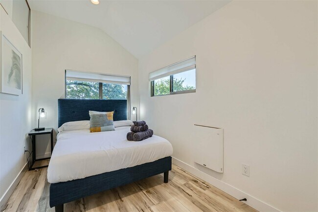 Building Photo - 9443 5th Ave SW