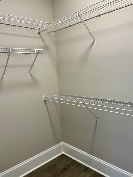Master closet - 546 Stonemason Dr