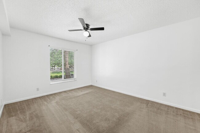 Building Photo - 2506 SE Anchorage Cove