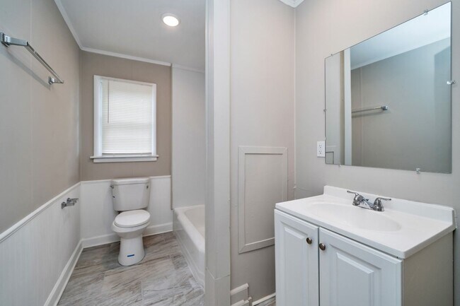 Building Photo - Newly Renovated Home is Graysville- Appliances Included!