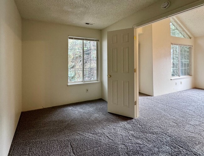 Building Photo - 2 Bedroom 1 Bath In Aurora Available NOW!!