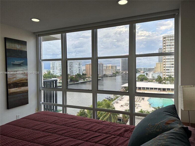 Building Photo - 2017 S Ocean Dr