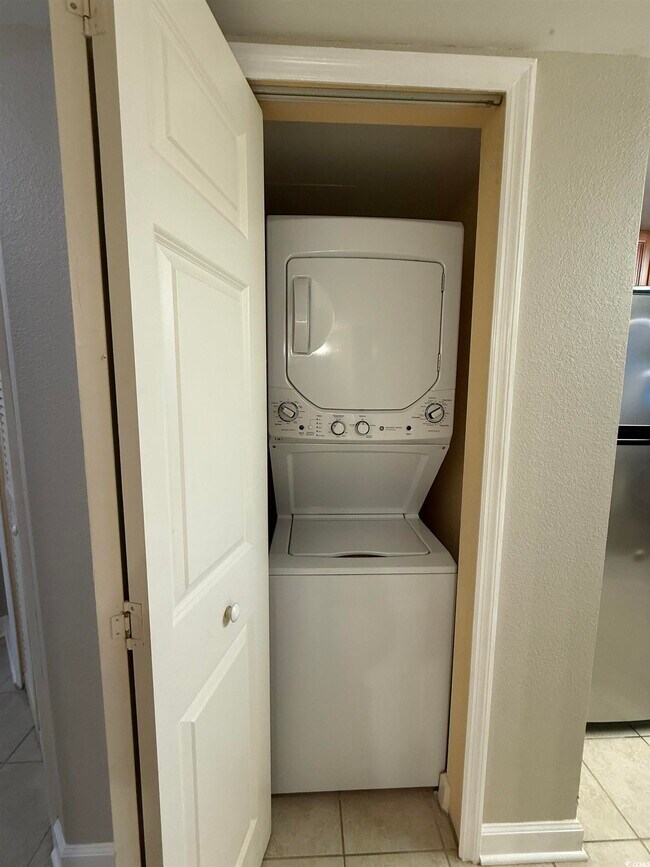 Building Photo - 215 77th Ave N