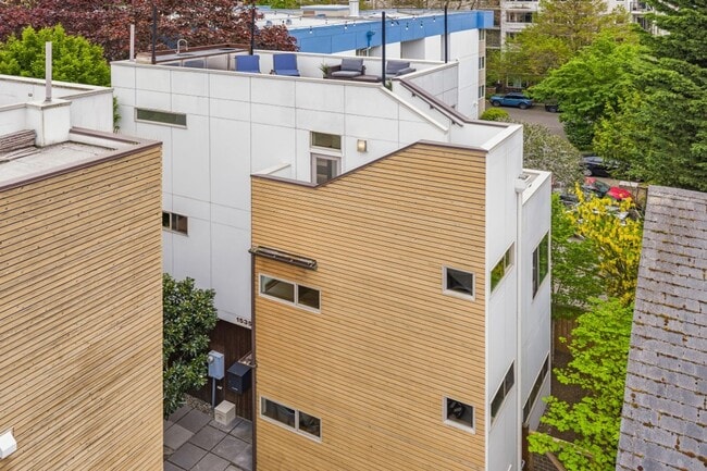 Building Photo - 3bd/3ba Seattle Townhome