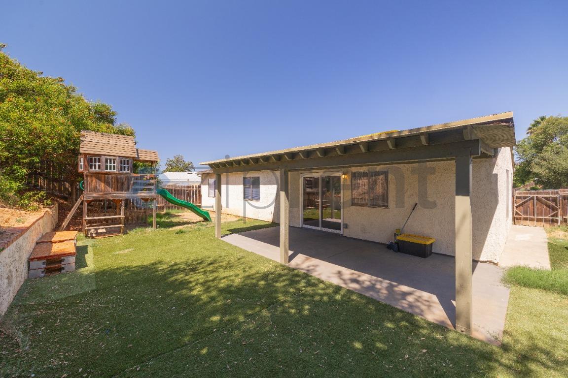 Building Photo - Unit