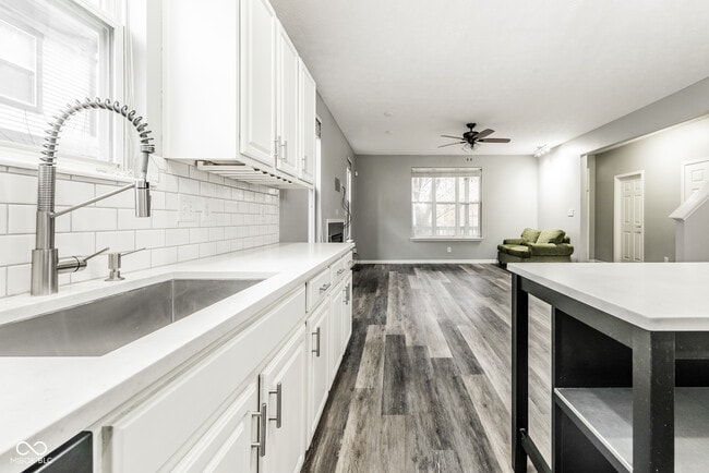 Building Photo - 2525 Central Ave