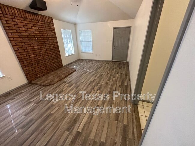 Building Photo - 7185 Retta Mansfield Rd