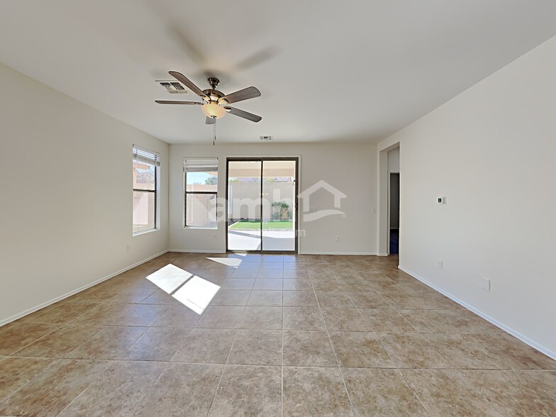 Building Photo - 568 W Camino Parrilla