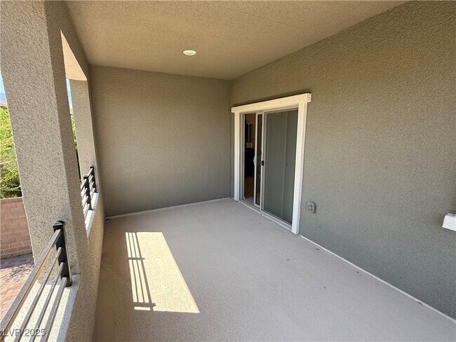 Building Photo - 921 Riverlawn Pl
