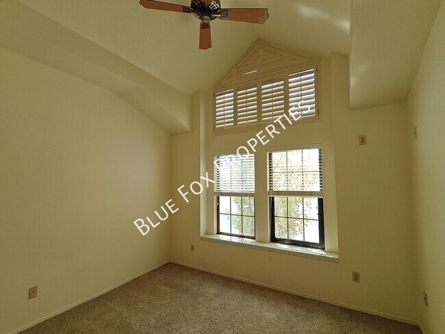 Building Photo - 131 E Horizon Cir