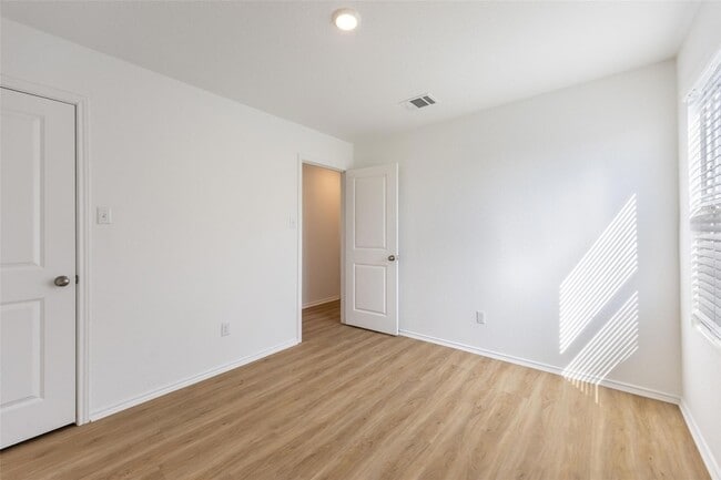 Building Photo - 1125 Largemouth Ln